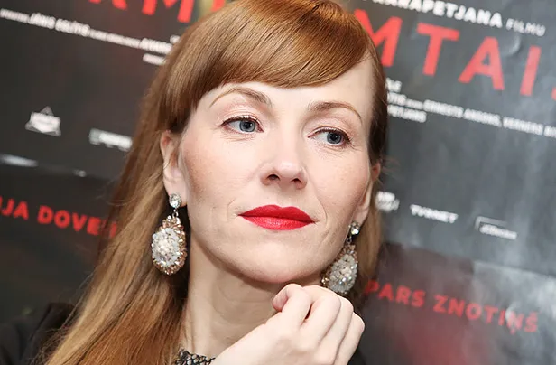 Aktrise Maija Doveika.