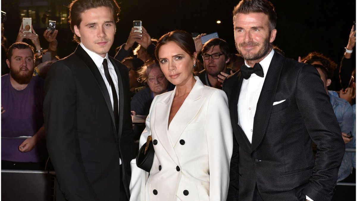 sazināties tikai ar advokātu starpniecību