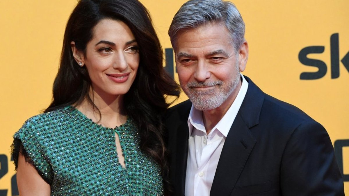 Džordžs Klūnijs un Tramps apmainās ar asumiem pēc aktierim piešķirtās Francijas pilsonības