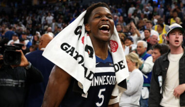 Edvardss izrauj uzvaru pār ''Spurs'', ''Rockets'' negaidīti zaudē Sakramento – Basketbols – Sportacentrs.com