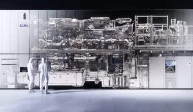 ASML atlaidinās 1700 darbiniekus, lai veicinātu efektivitāti un inženieru darbu