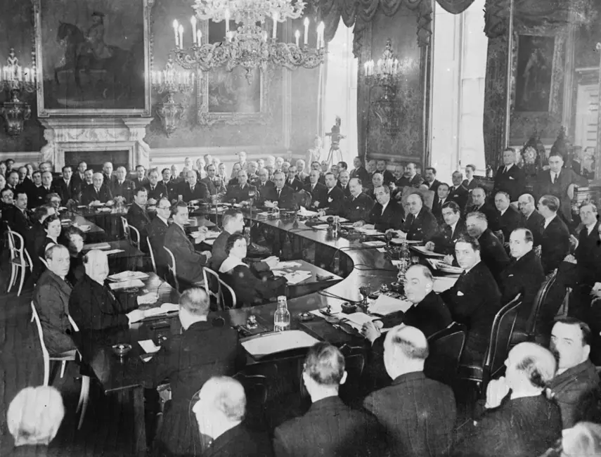 ASV Senāts noraida pievienošanos Tautu Savienībai, kavējot globālo miera cerību