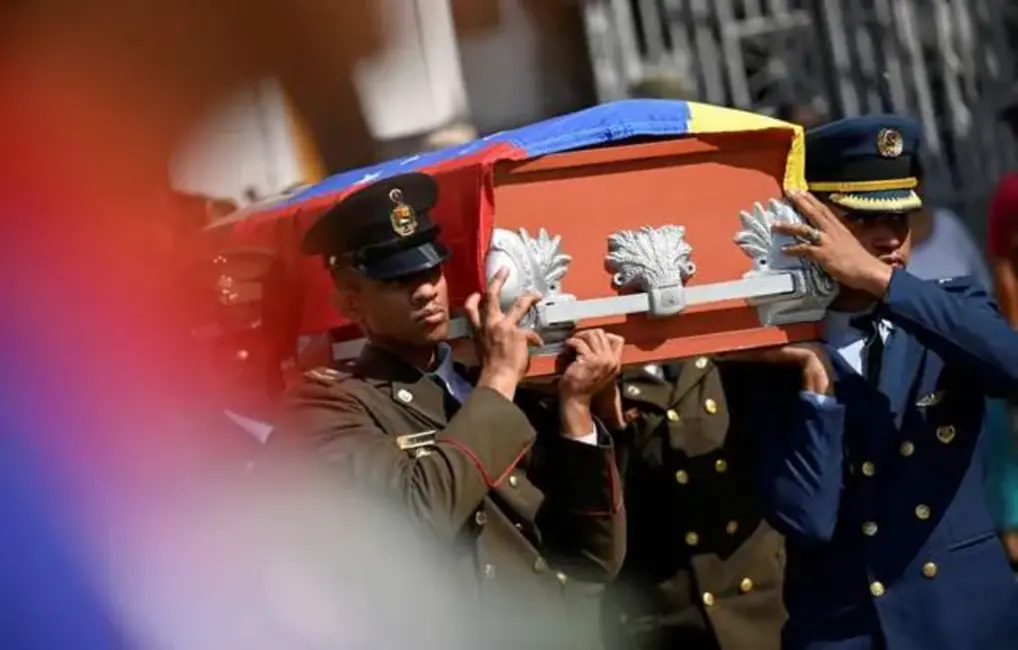 ASV iebrukumā Venecuēlā nogalināti vismaz 100 cilvēki, sagūstīts Maduro