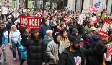 ASV nosūta federālos aģentus uz Mineapoli, lai stabilizētu situāciju pēc sievietes nošaušanas