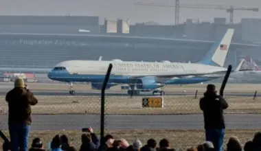 ASV prezidenta lidmašīna "Air Force One" nolaižas Cīrihē pēc nelielas tehniska ķibeles