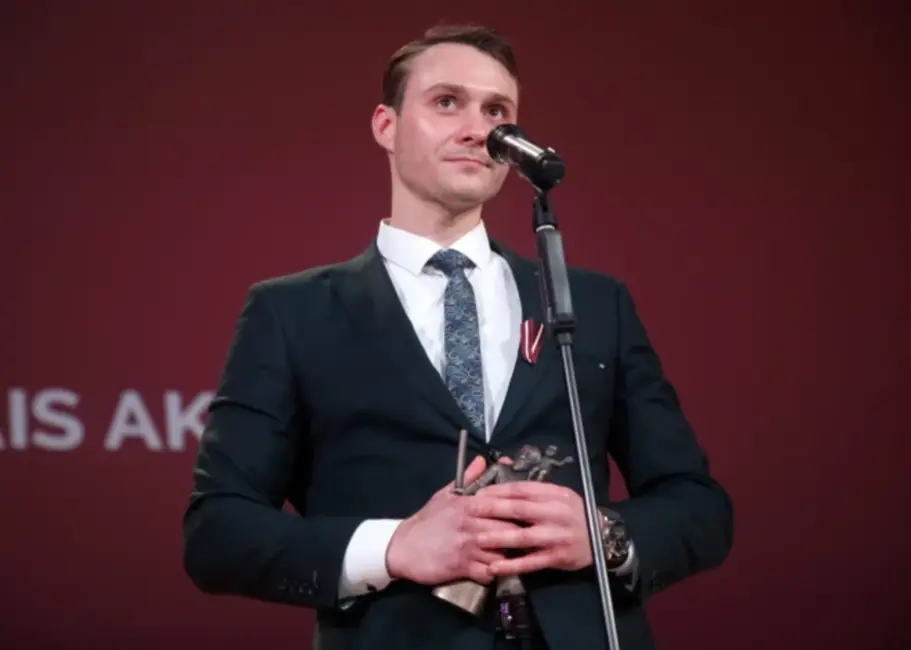 Aktieris Jēkabs Reinis vadīs aktiermeistarības skolu Subatē 2026. gada sākumā