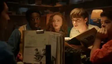 Aktieris no "Stranger Things" nosauc seriāla finālu par "trijnieku"