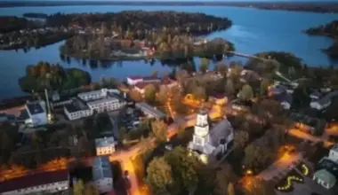 Alūksnes centrā steidzami uzsākti avārijas remontdarbi Jāņkalna ielas siltumtīklos