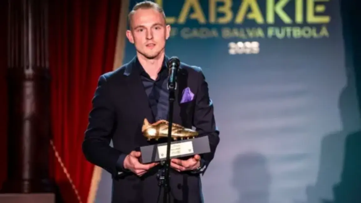 Andrejs Cigaņiks atzīts par Latvijas gada labāko futbolistu, Karlīna Miksone triumfē dāmu konkurencē