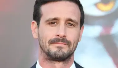 Apstiprināts aktiera Džeimsa Rensona nāves cēlonis