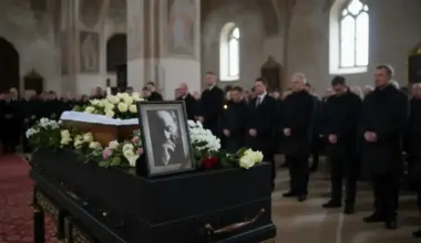 Atvadīšanās no leģendārā komponista Borisa Rezņika: Rīgā notiek pēdējā gaitā