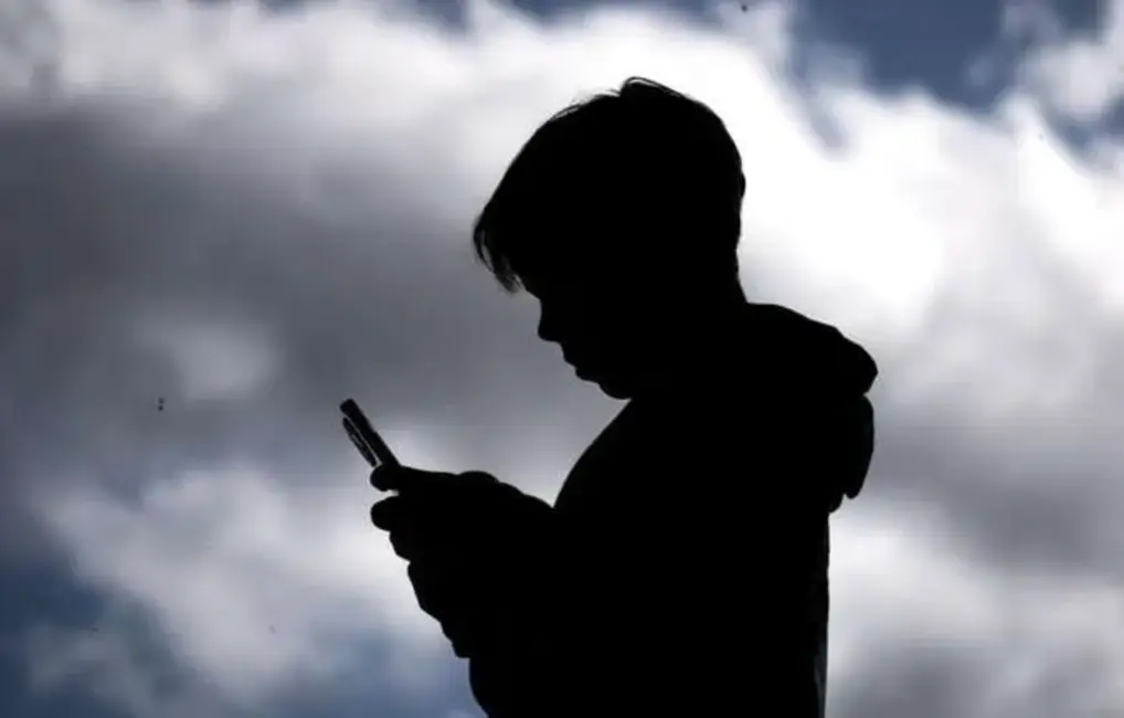 Austrālijā sociālo tīklu aizliegums bērniem: miljoni kontu dzēsti, bet pusaudži apiet ierobežojumus