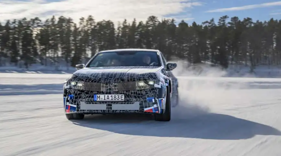 Vēl neredzēta veiktspēja – nākamagad debitēs elektriskais “BMW M3” ar četriem elektromotoriem