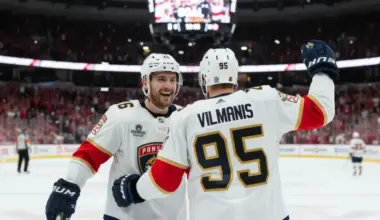 Balinskis atzīmē jauno līgumu ar vārtiem, Vilmanim pirmais punkts NHL vēsturē