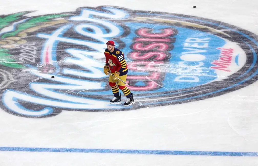 Balinskis un "Panthers" piedzīvo zaudējumu pirmajā NHL atklātā laika spēlē Maiami