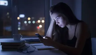 "Bluesky" izpilddirektore: sociālo mediju aizliegumi jauniešiem nav risinājums