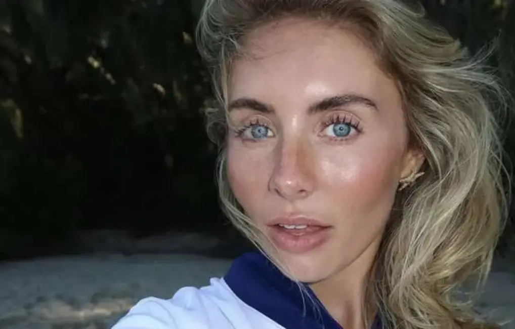 Bonija Blū gatavojas atkārtot seksa rekordu, plānojot 24 stundu maratonu