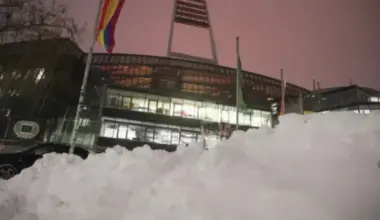 Bundeslīgā ziemīgie apstākļi liek pārcelt divas spēles, "Bayer" piedzīvo neveiksmi pret "Stuttgart"