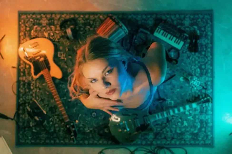 Būū atgriežas ar jaunu dziesmu "Join Me", veltītu ideālam partnerim