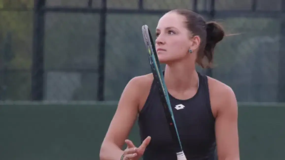 Darja Semeņistaja sasniedz Oklendas WTA 250 kvalifikācijas izšķirošo kārtu