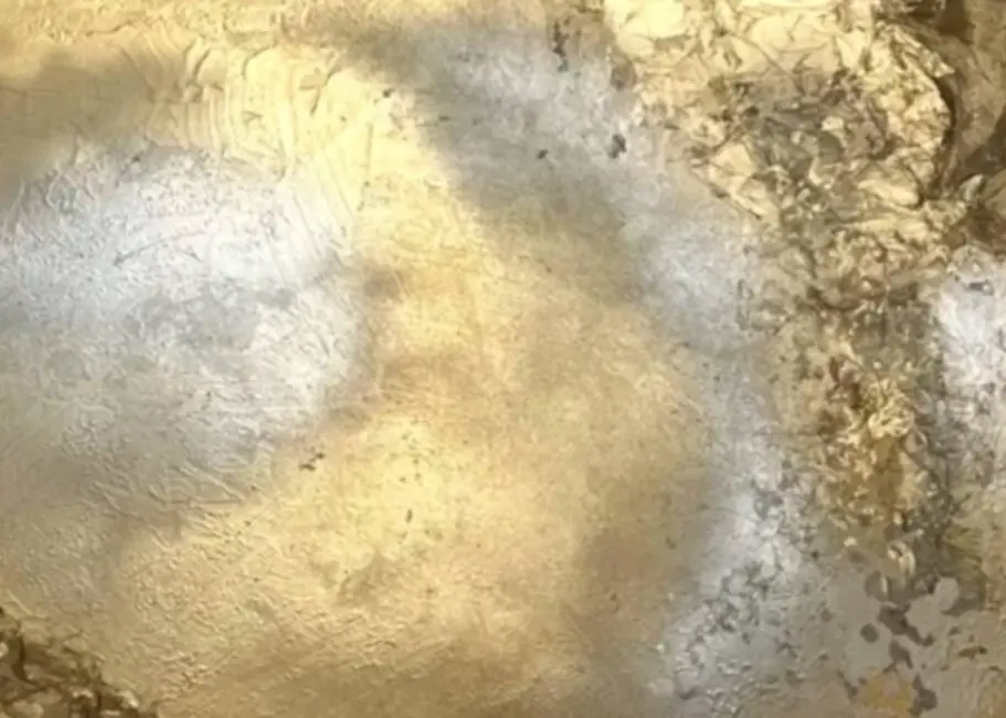 Daugavpilī atklās mākslinieces Lienes Kivičas personālizstādi "Zelts nav krāsa - tas ir klusums, kas spīd"