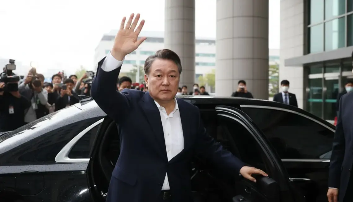 Dienvidkorejas eksprezidentam Junam Sukjolam pieprasīts nāvessods par mēģinājumu izsludināt karastāvokli