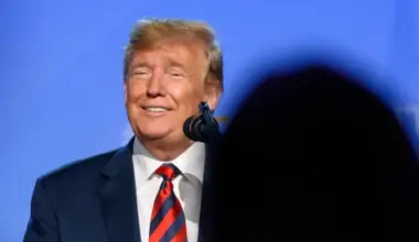 Donalds Tramps laiž klajā jaunu kriptovalūtu akcionāriem savā uzņēmumā