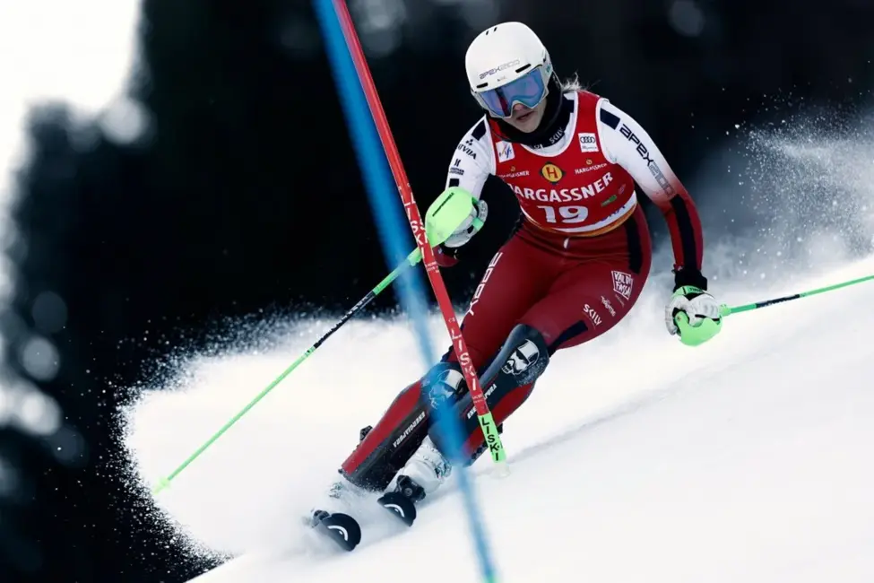 Dženifera Ģērmane sasniedz rekordu Pasaules kausa posmā, izcīnot 7. vietu