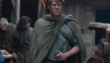 Džordžs R. R. Mārtins šokēts par "tualetes" ainu seriāla "Septiņu karaļvalstu bruņinieks" sākumā