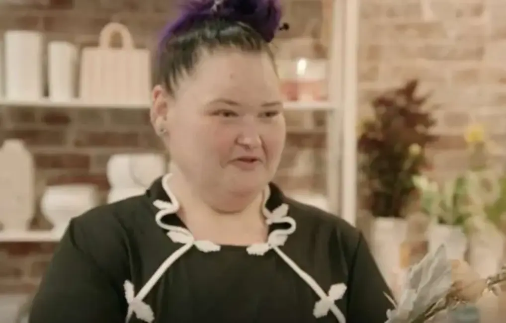 Eimija Slatone kāzās par līgavas māsu neizvēlas Tamiju, norādot uz māsu attiecību plaisu