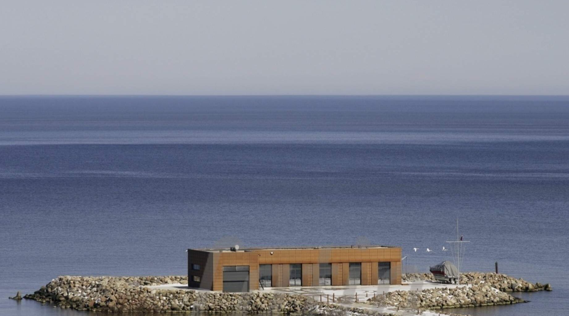 FOTO. Pašam sava sala un ekskluzīvs nams! Par vairākiem miljoniem pārdots Māra Gaiļa ģimenes īpašums Kaltenē