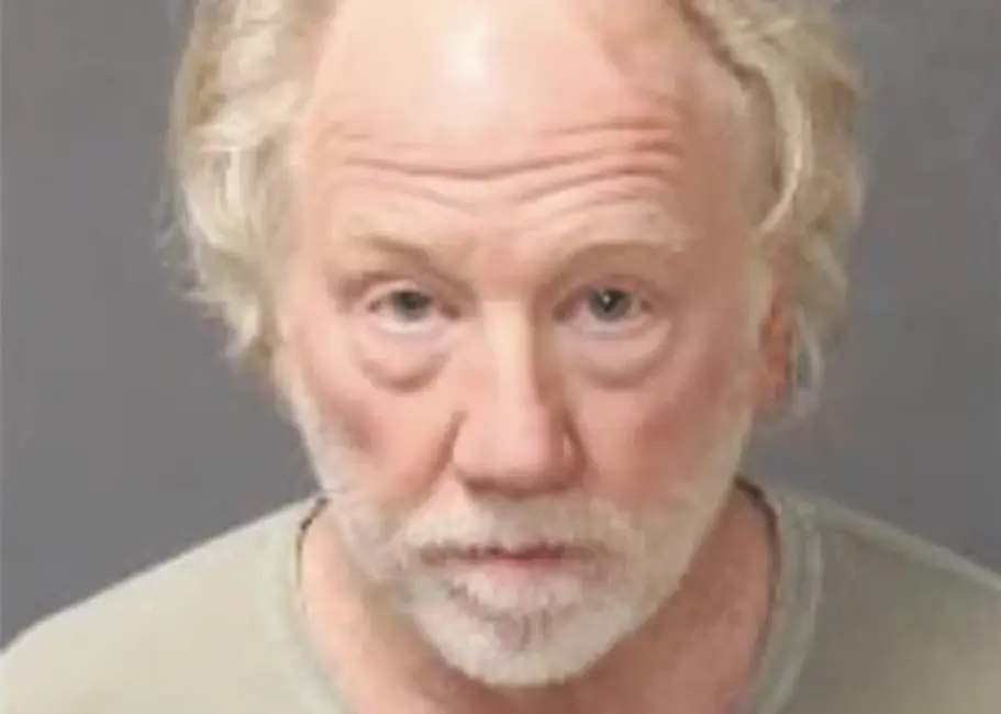 Emmy balvu ieguvušajam aktierim Timotijam Basfīldam izvirzītas apsūdzības par bērnu seksuālu izmantošanu Ņūmeksikā