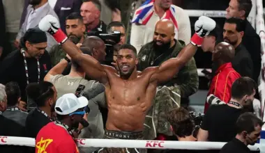 Entonijs Džošua paliek Nigērijā pēc autoavārijas, kurā gāja bojā divi cilvēki