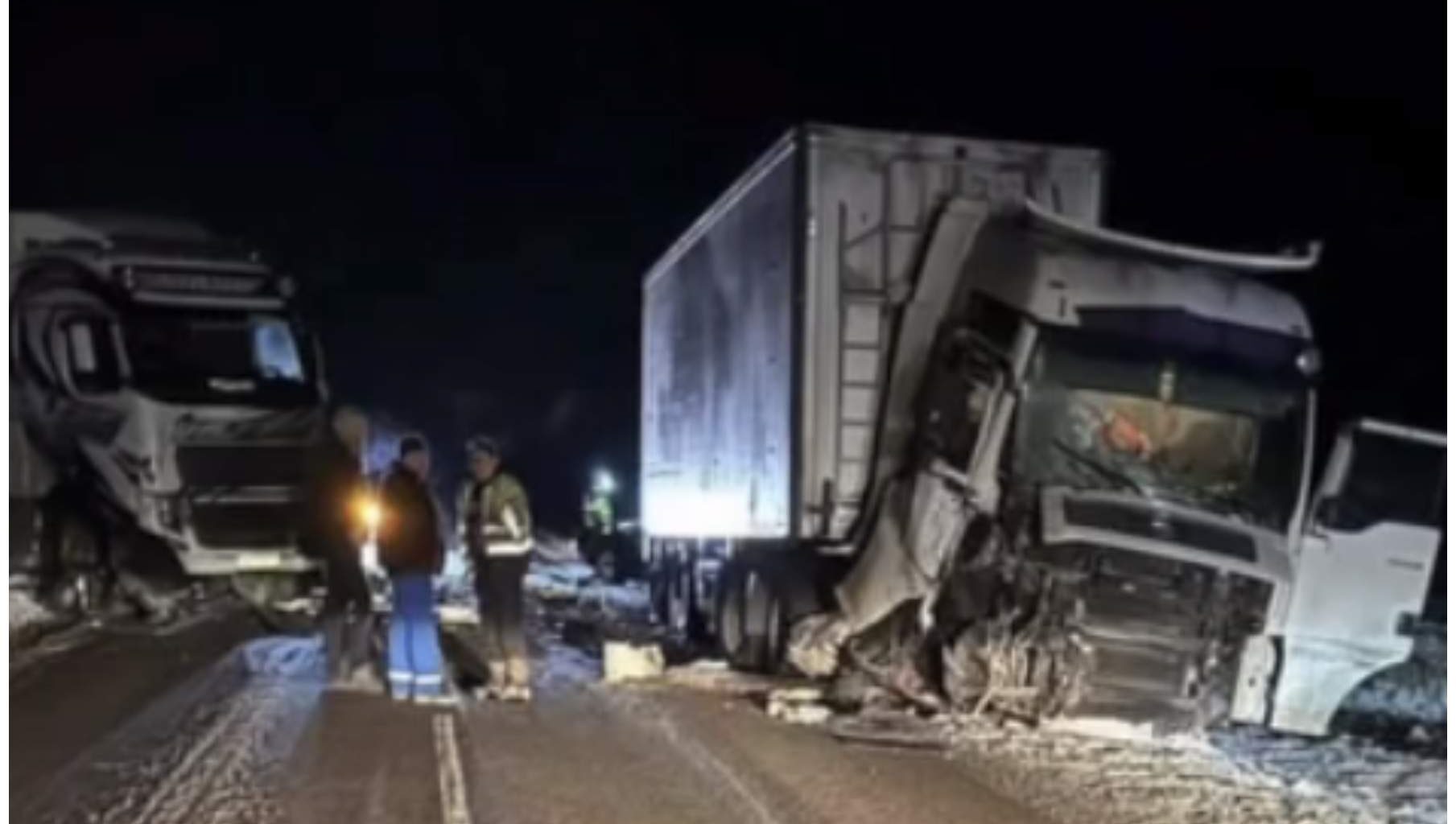 VIDEO. Tumsā nepamanīja kravas auto! Smaga avārija Balvu novadā, šoferis zaudējis dzīvību - LA.LV