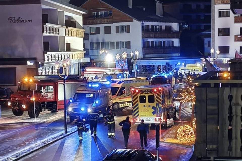 FOTO. VIDEO. Ugunsgrēkā bārā Šveicē vairāki desmiti bojāgājušo - LA.LV
