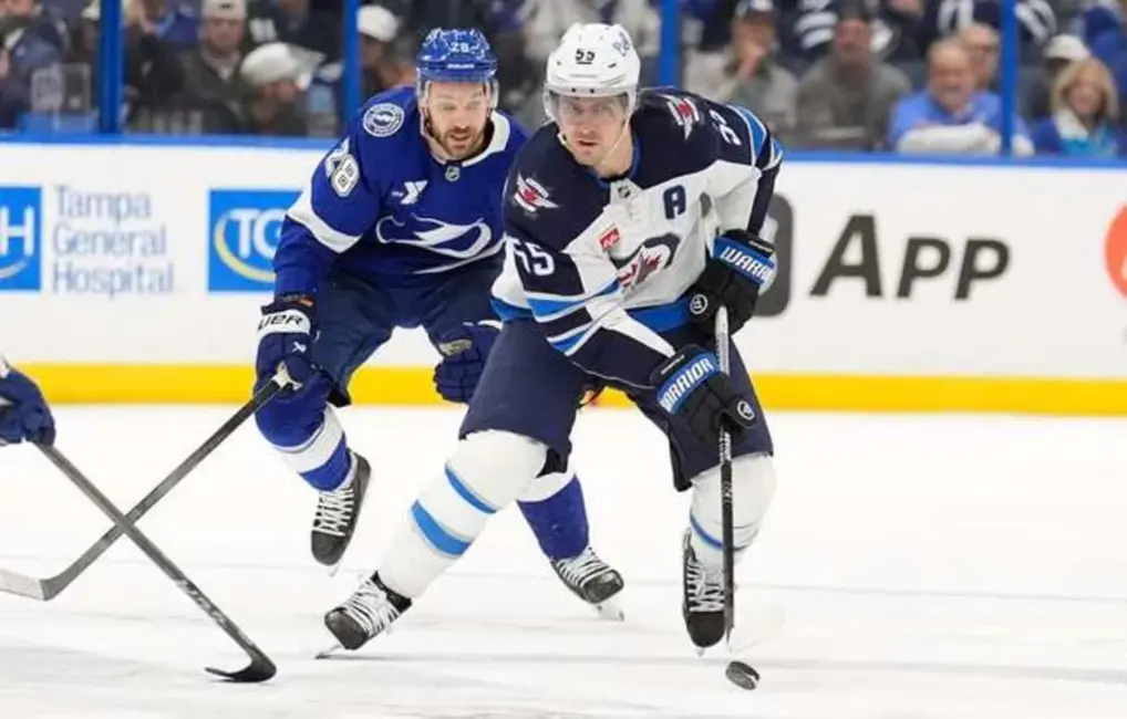 Girgensons sniedz divas rezultatīvas piespēles "Lightning" uzvarā pār Vinipegas "Jets"