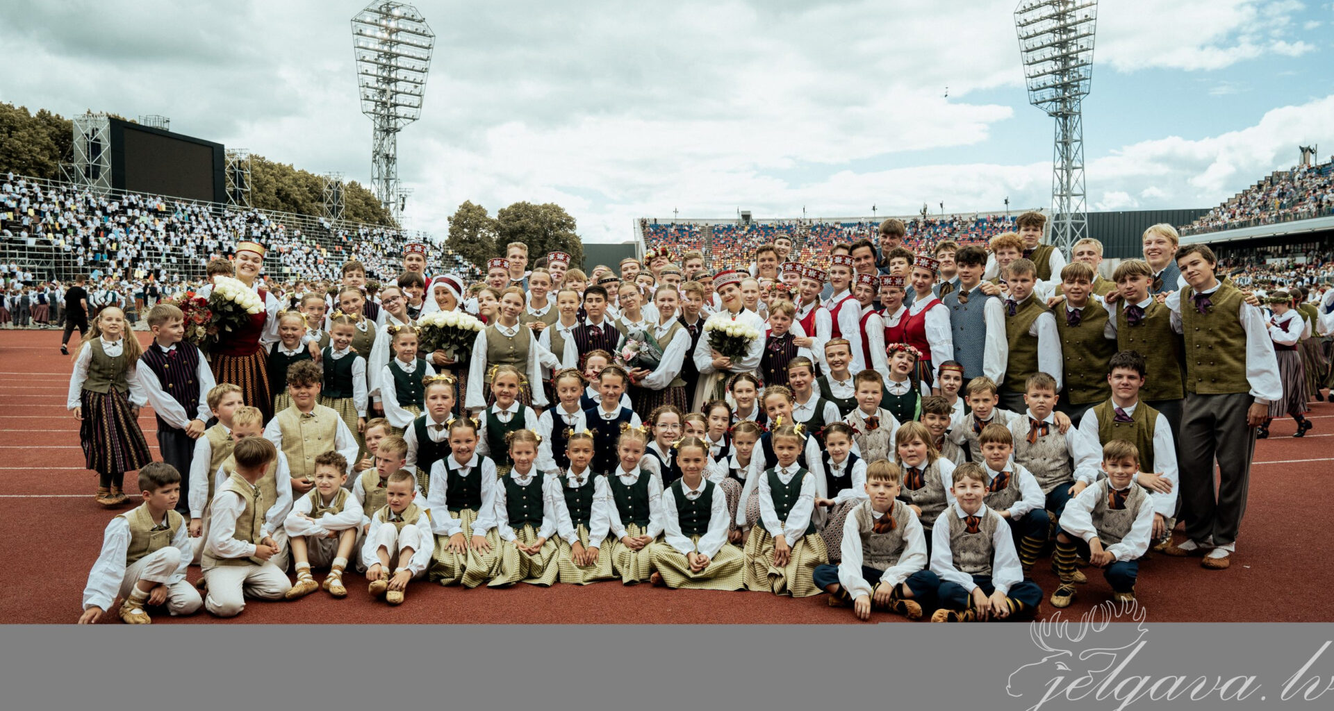 “Jundas” kolektīvi ielūdz uz deju uzvedumu, kas vieno paaudzes un pieredzes