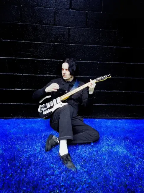 Ikoniskais Džeks Vaits maijā uzstāsies Siguldas pilsdrupu estrādē