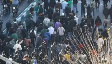 Irānā protesti pret ekonomisko situāciju izplatās ārpus pilsētām, vismaz trīs bojāgājušie