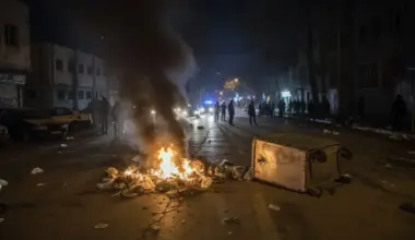 Irānā protestos bojā 35, aizturēti 1200 – plašākie nemieri kopš 2022. gada