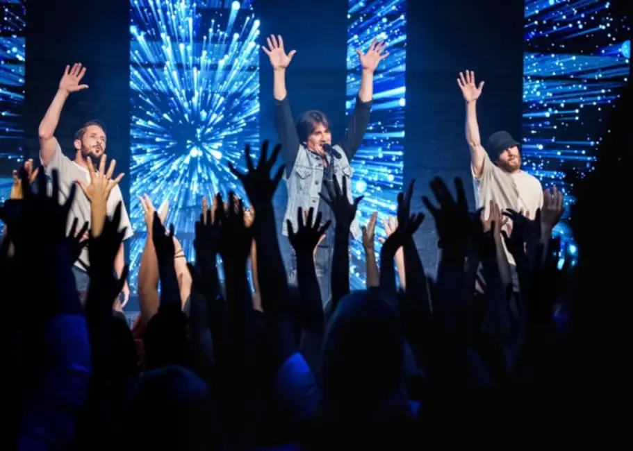 Jānis Zlidnis: "Man ļoti patīk dejot!" – par atgriešanos uz skatuves deviņdesmito gadu elku "100. Debija" sastāvā