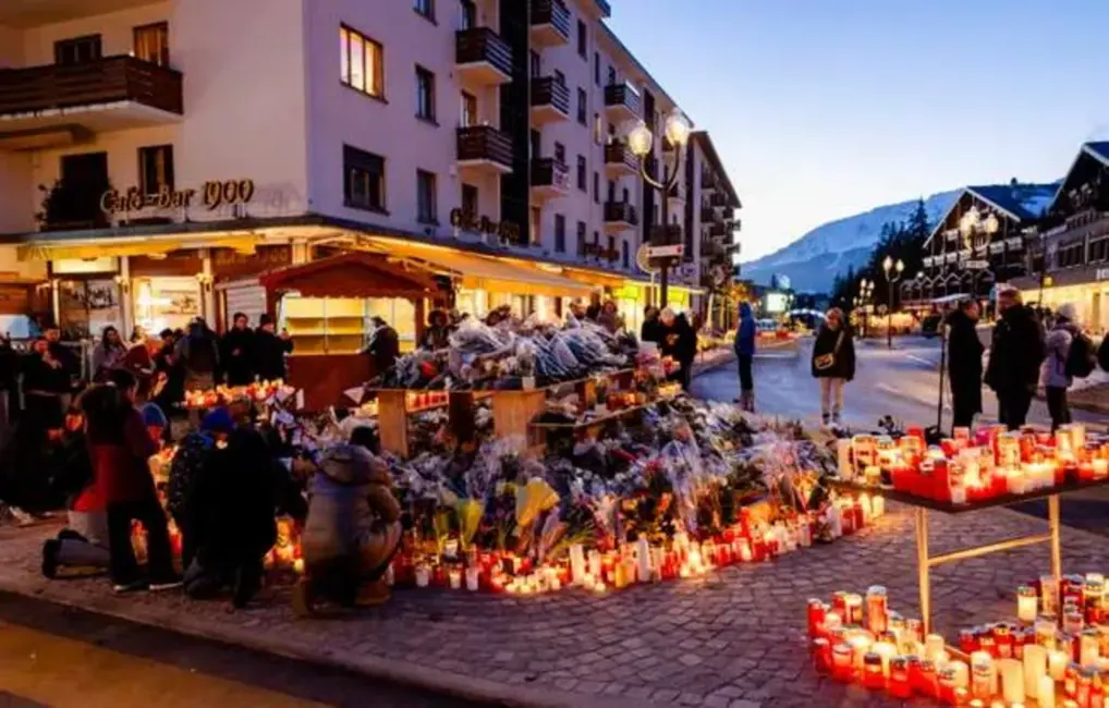 Jaungada nakts traģēdija Šveicē: sākusies izmeklēšana pret bāra vadītājiem pēc ugunsgrēka, kas laupījis 40 dzīvības