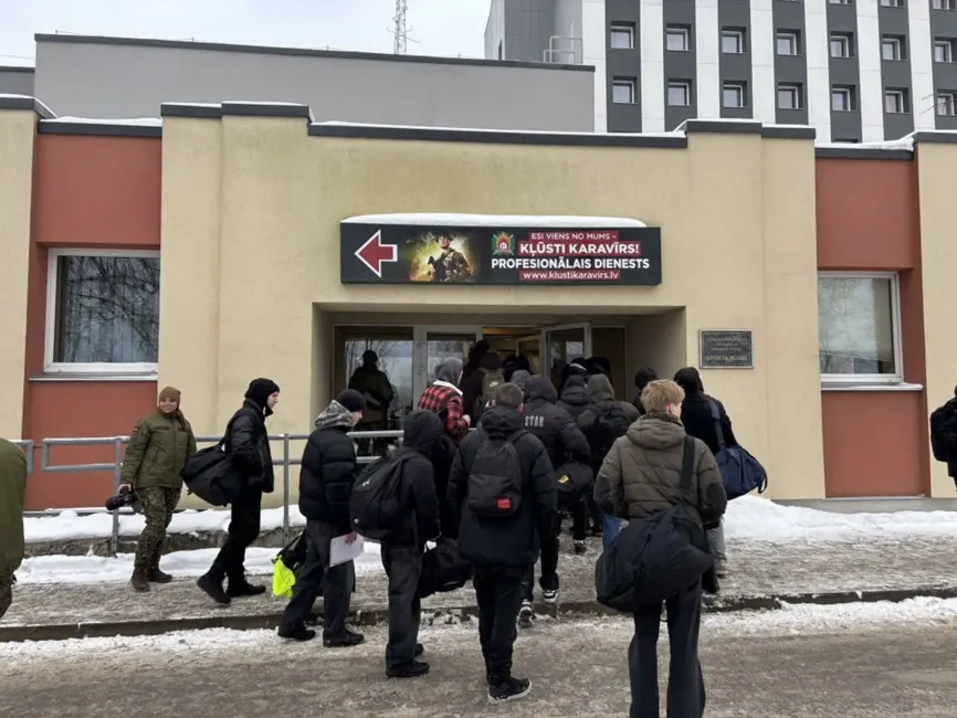 Jaunieši uzsāk Valsts aizsardzības dienestu, vēloties pilnveidot gan prasmes, gan fizisko sagatavotību