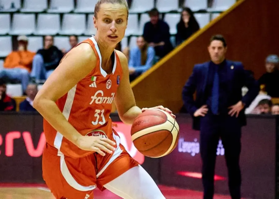 Kitija Laksa trešo reizi karjerā izcīna Itālijas kausu, neskatoties uz metienu problēmām finālā