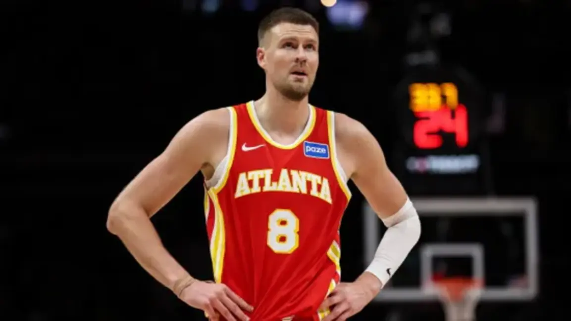 Kristaps Porziņģis traumas dēļ izlaidīs arī "Hawks" spēli pret "Bucks"; gaidāma pārvērtēšana pēc nedēļas