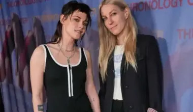 Kristena Stjuarte Losandželosā prezentē Latvijā filmēto debijas kinolenti kopā ar sievu