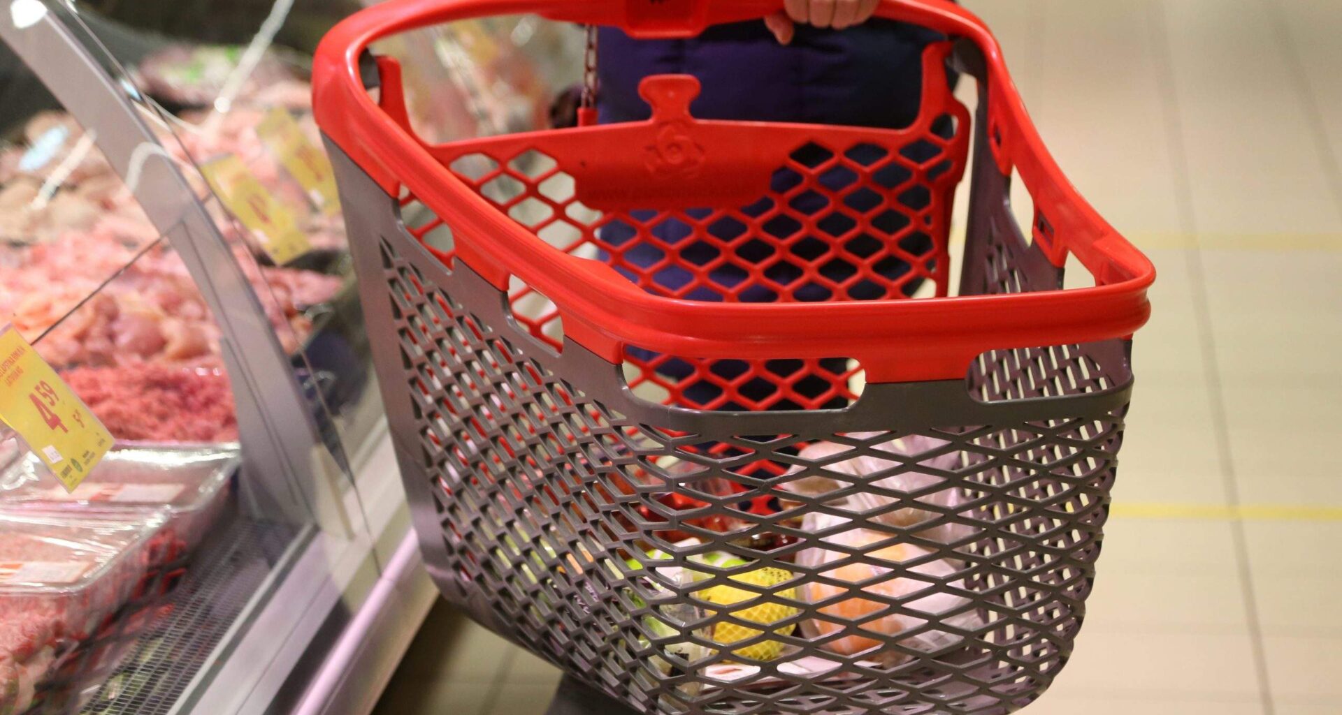 “Rimi” nedienas ar gaļu! “Atgriezt? Man jau nav ko atgriezt,” norāda pircēja - LA.LV