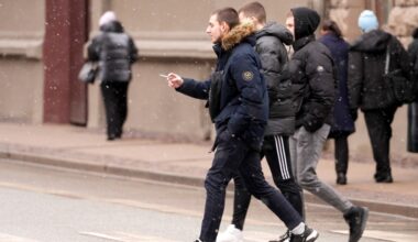 “Jāizsludina ārkārtas stāvoklis!” Vai angļu valoda kļuvusi par neapturamu sērgu jauniešu vidū?