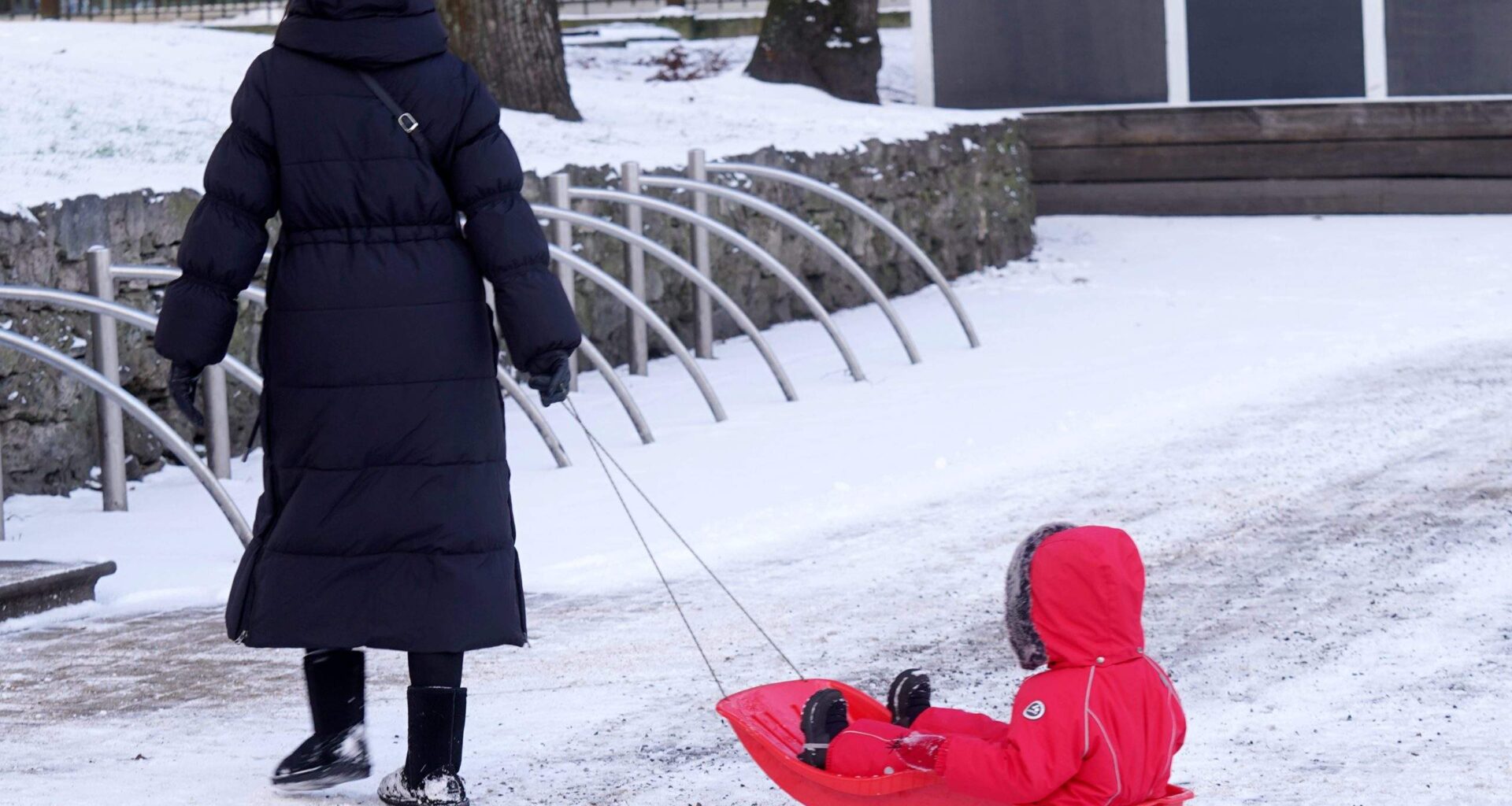 Ziema vēl mazliet vēlas pie mums uzturēties: laika prognoze otrdienai - LA.LV