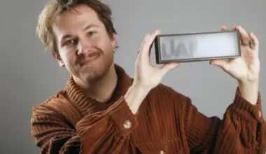 Latviešu animators Artūrs Vobļikovs triumfē Londonā ar plastilīna filmu "Filmiņu filma"